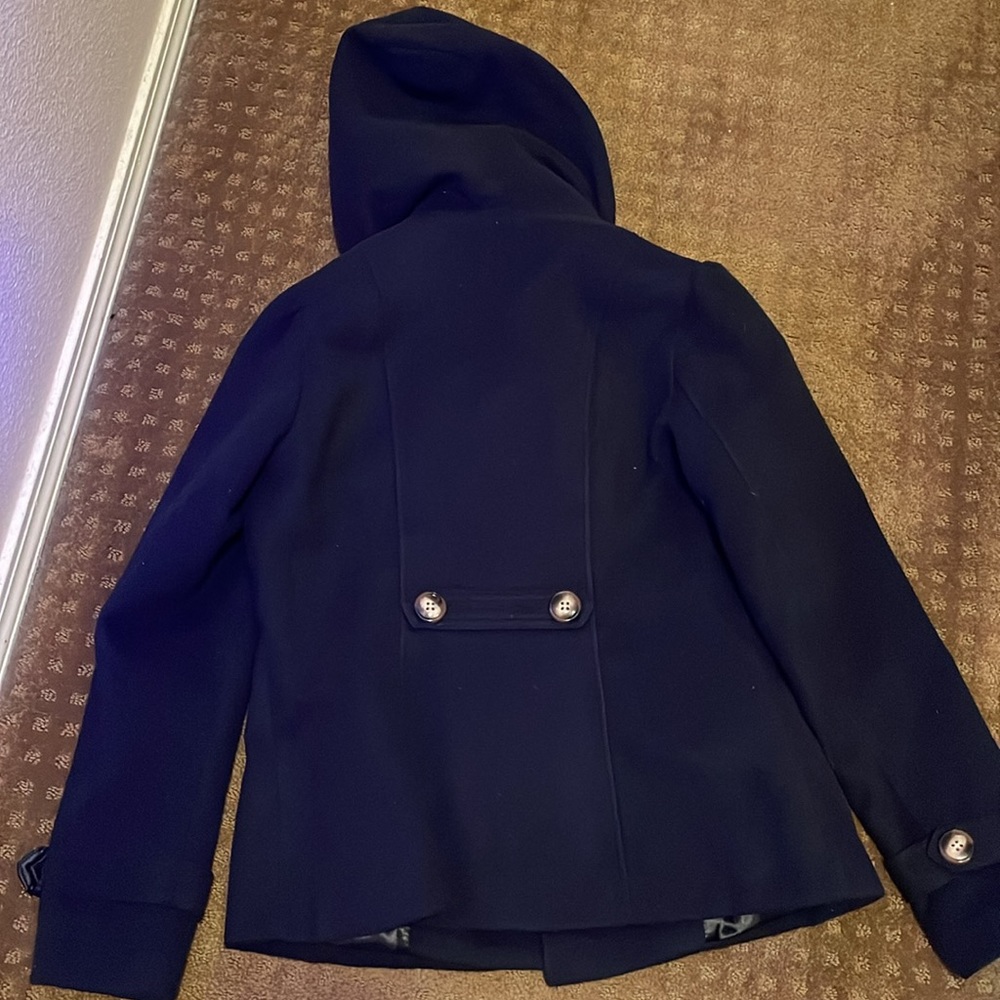 Only worn a few times and not able to fit into it anymore. - Picture 3 of 5